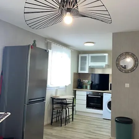 Superbe En Centre-ville Balcon Parking Apartment